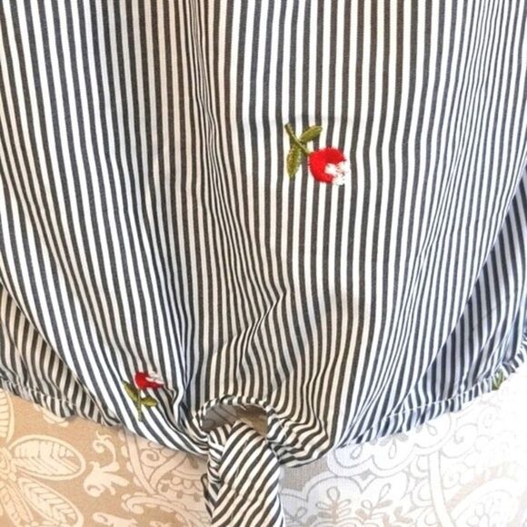 Kontrol Contemporary cropped embroidered top - Picture 8 of 8